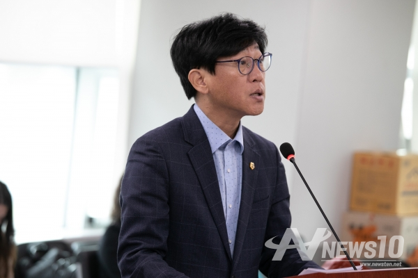 국중범(민·성남4) 의원이 '경기도 폭력 피해 이주여성 지원 조례안'에 대해 제안설명하고 있다./사진=경기도의회